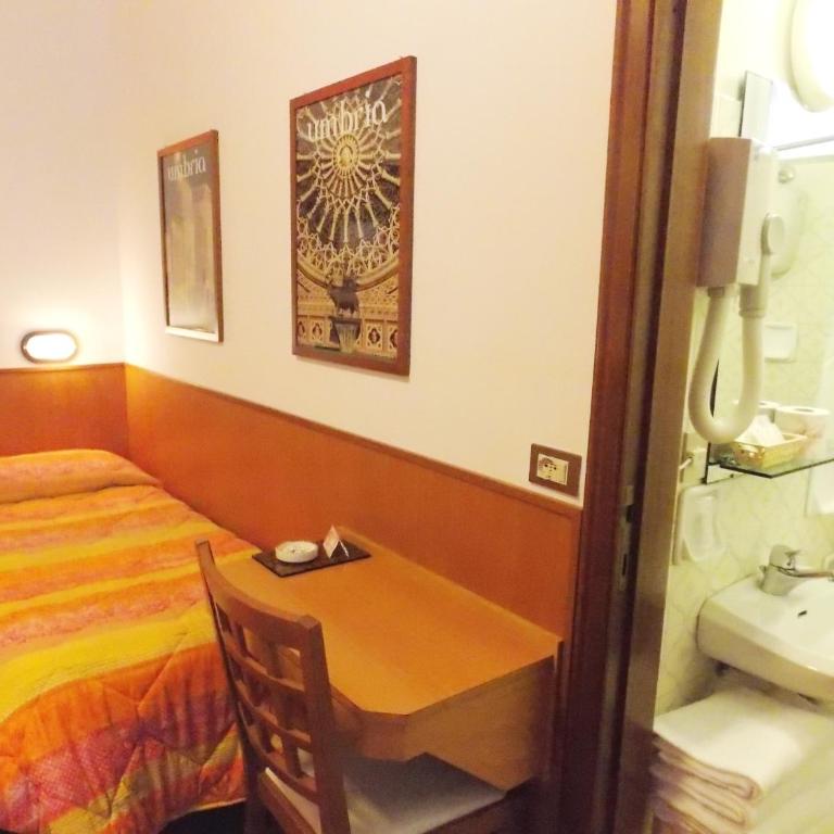 Hotel Signa - Camera Quadrupla Economy - 2