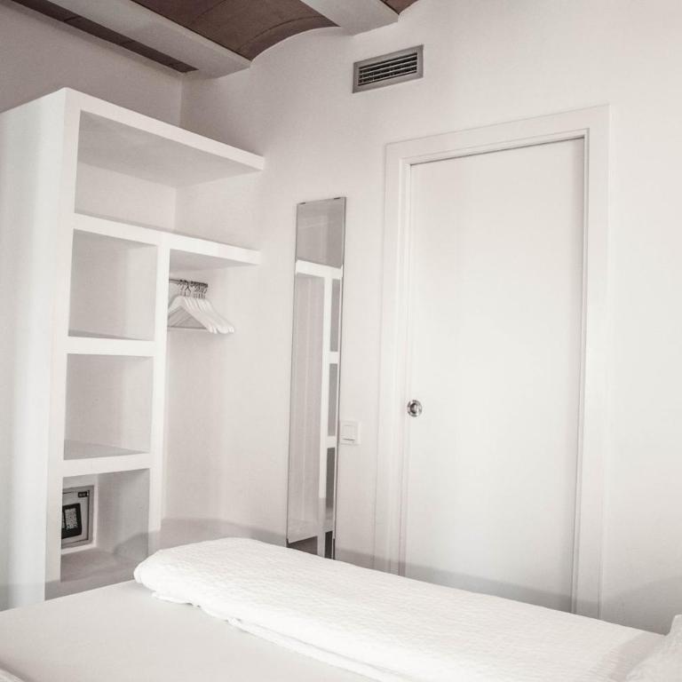 Barcelona Beach Apartments - Superior Two-Bedroom Apartment - 10