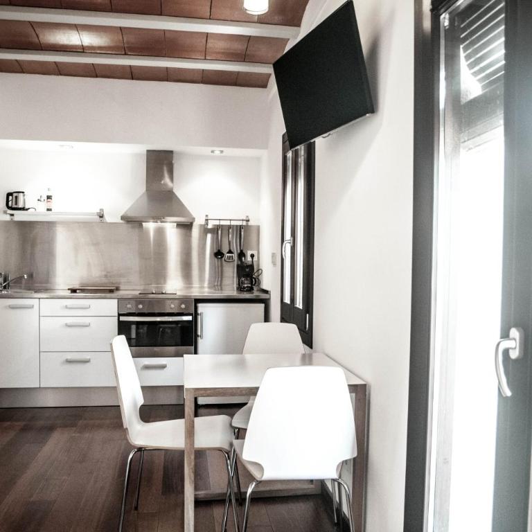 Barcelona Beach Apartments - Superior Two-Bedroom Apartment - 7