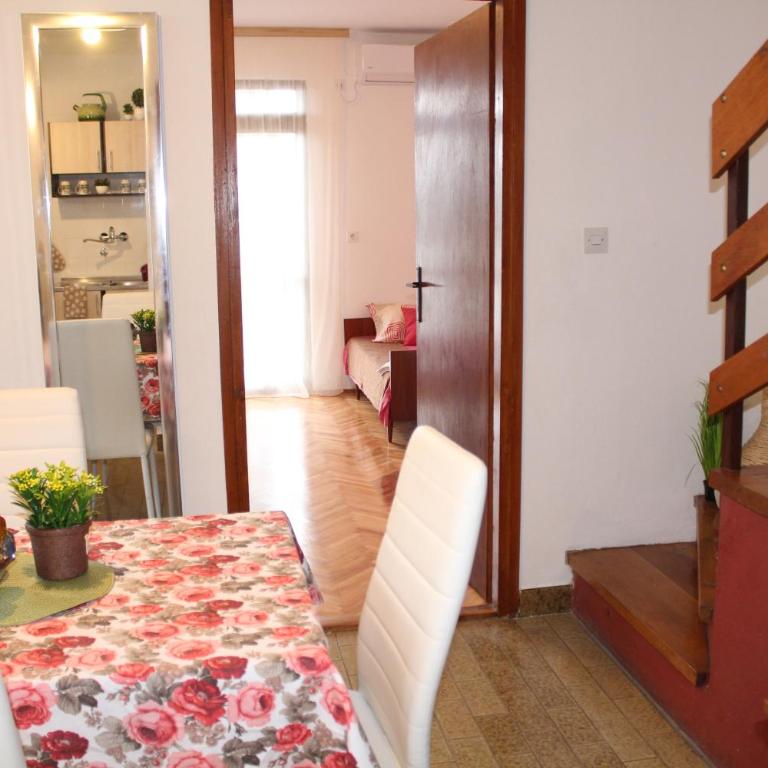 Guest House Tomanovic - Apartment with Sea View - 10