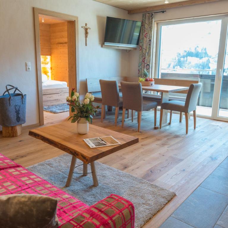 Chalet Appartement Antonhaus - Apartment mit Balkon - 2