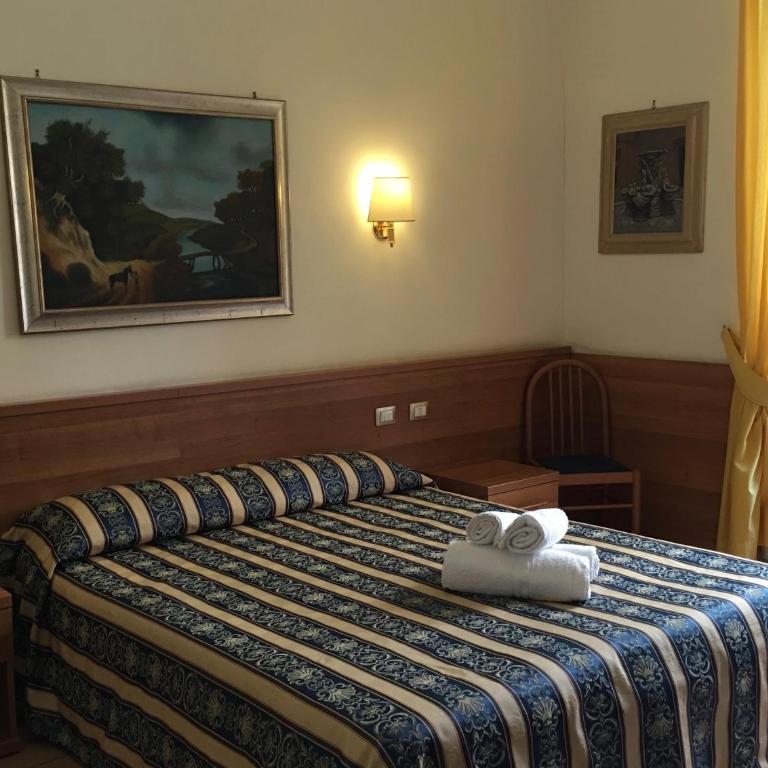 Hotel Bolognese - Camera Standard Matrimoniale/Doppia con Letti Singoli - 1