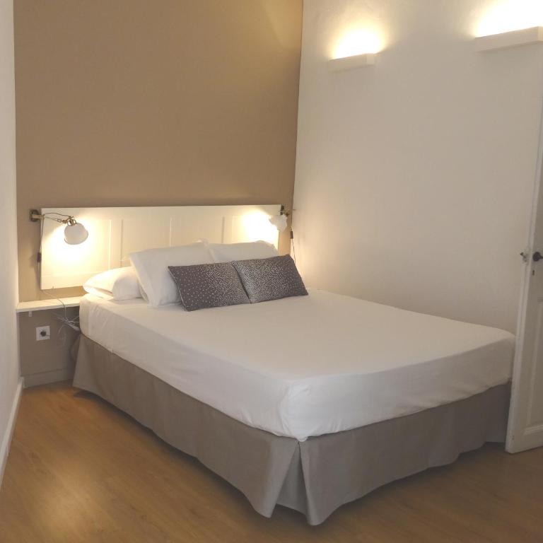 Barcelona Just Like Home - Two-Bedroom Apartment - First Floor - 6