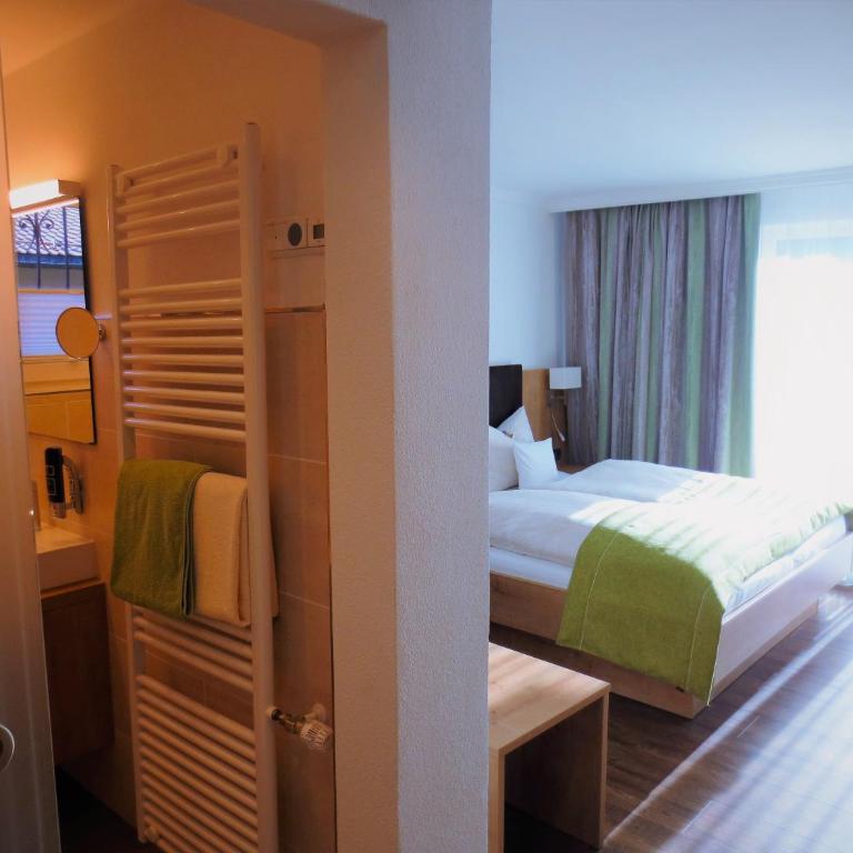 Hotel Alp Inn - Chiemgaukarte inclusive - Doppelzimmer mit Balkon oder Terrasse - 14
