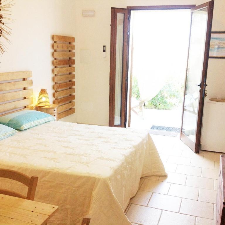 Agriturismo La Palascìa Masseria Agreste - Camera Matrimoniale con Vista Giardino - 9