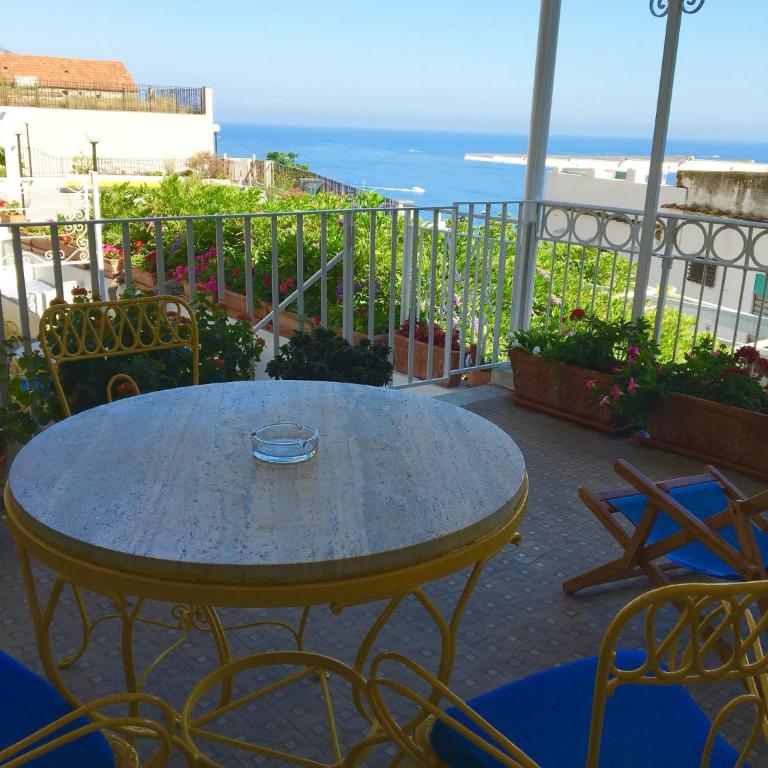 Hotel Villa Delle Palme in Positano - Camera Matrimoniale/Doppia con Letti Singoli con Terrazza - 9