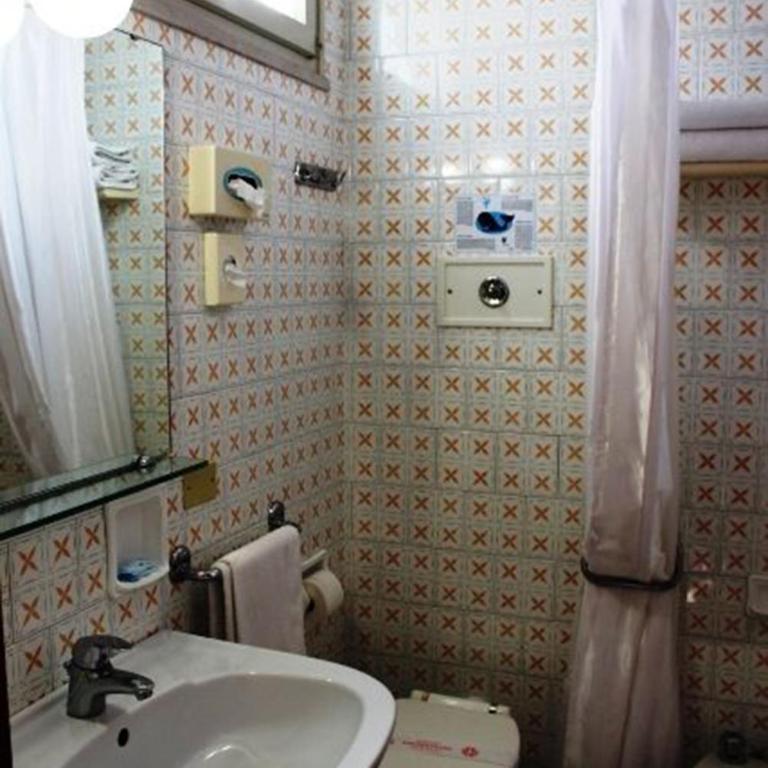 Hotel Devon Rooms & Breakfast - Camera Matrimoniale con Balcone - 5