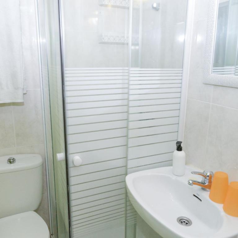 Pension Internacional - Habitación Doble con baño privado - 2 camas - 4