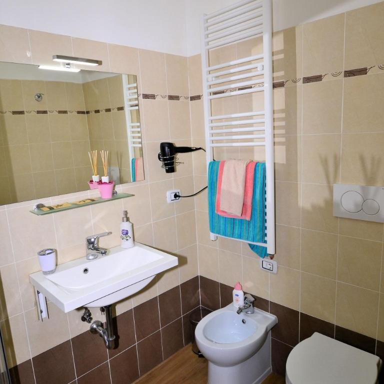 Affittacamere Lidiya - Camera Quadrupla con Bagno Privato - 11