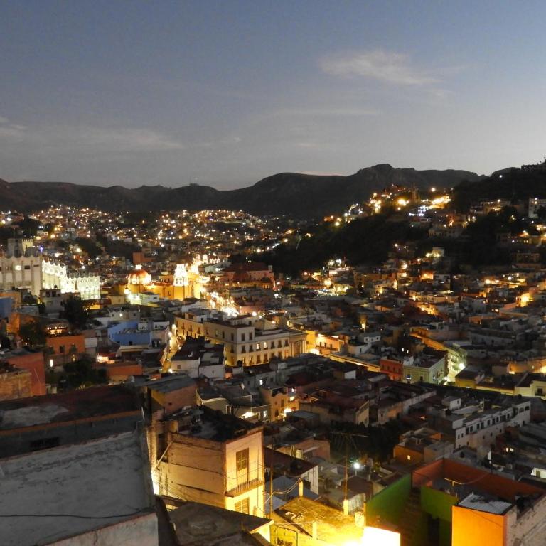 La Lotería Panoramic House & Rooftop by Lunian - Suite with City View - 1