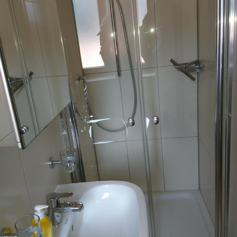 Pension Bergblick - Doppelzimmer mit Balkon - 9