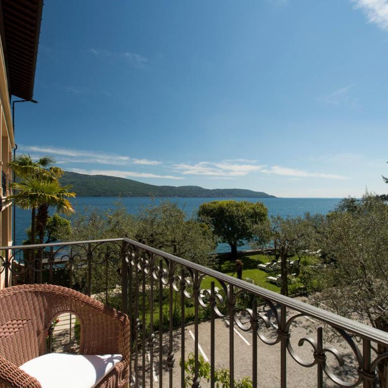 Hotel Gardenia al Lago - Camera Matrimoniale con Vista Lago - 4
