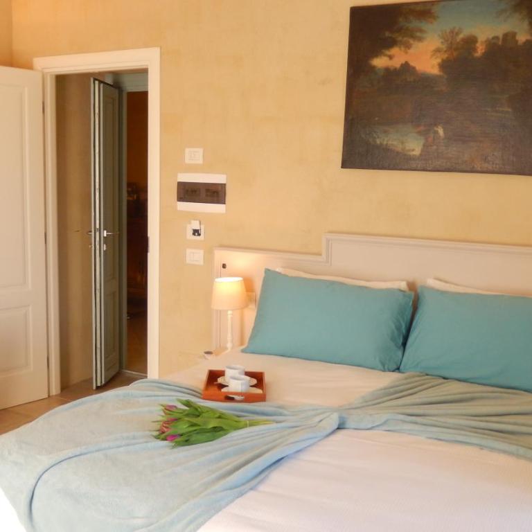 White Lilac Romantic B&B - Adults only - Camera Matrimoniale con Vista Lago Parziale - 5