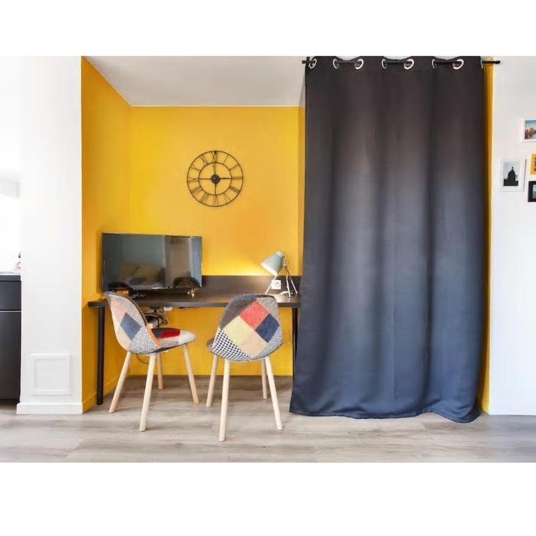 Appartement Contemporain proche Météo, Basso Cambo, EDF, Airbus & Thales - Apartment with Shower - 4