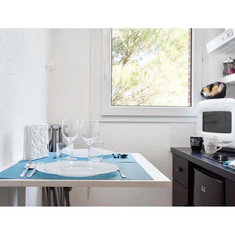 Appartement Contemporain proche Météo, Basso Cambo, EDF, Airbus & Thales - Apartment with Shower - 2