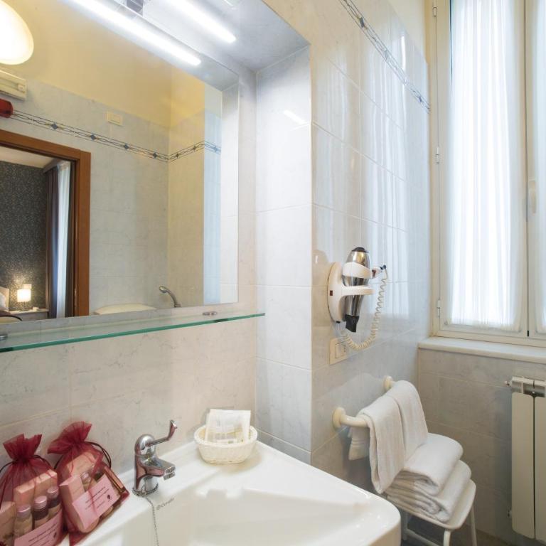 Hotel Montreal - Deluxe Junior Suite - 7