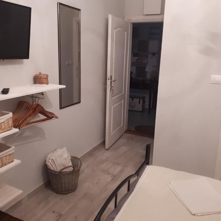 House Grabic - Dvokrevetna Soba s Bračnim Krevetom, Sopstvenim Kupatilom i Pogledom na Vrt - 18