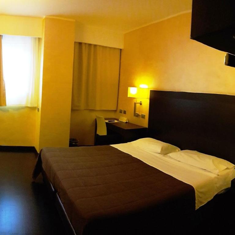 E' Hotel - Camera Matrimoniale Economy Piano Terra - 2