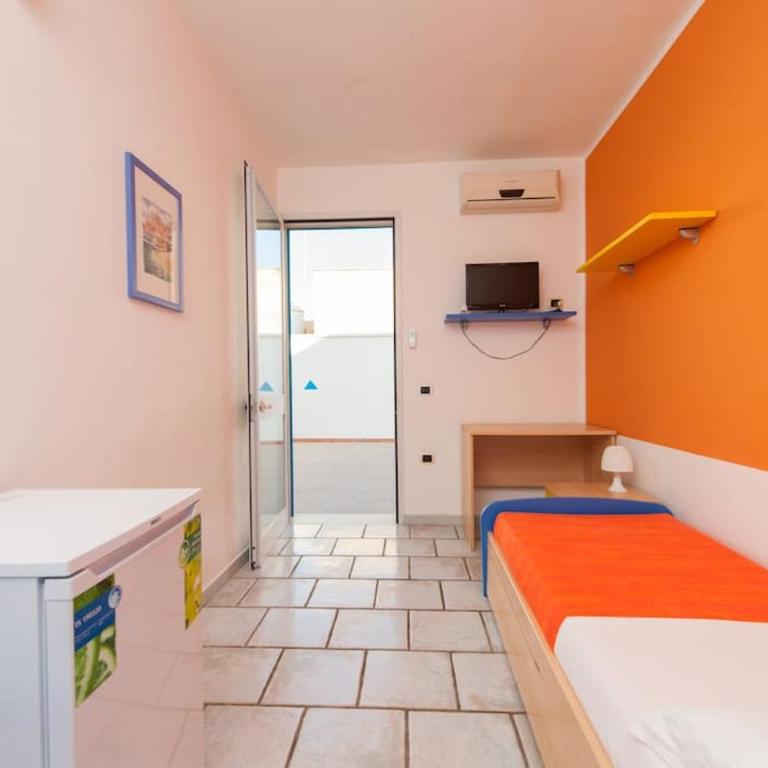 Guest House Matteo - Camera Economy Doppia con Letti Singoli - 4