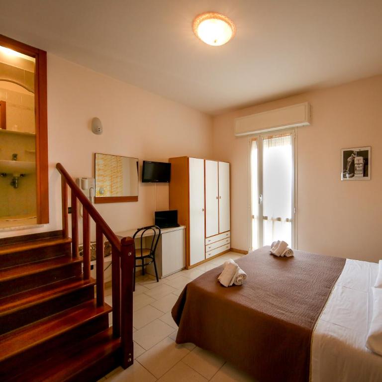 Hotel Petrarca - Camera Matrimoniale/Doppia con Letti Singoli con Balcone - 3
