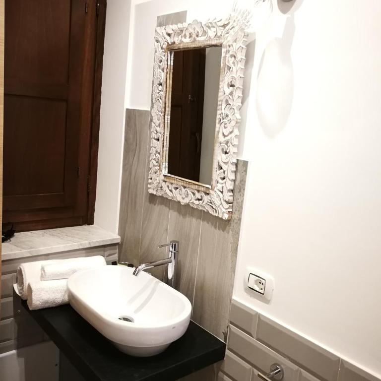 Casa Busari - Double Room with Balcony - 22