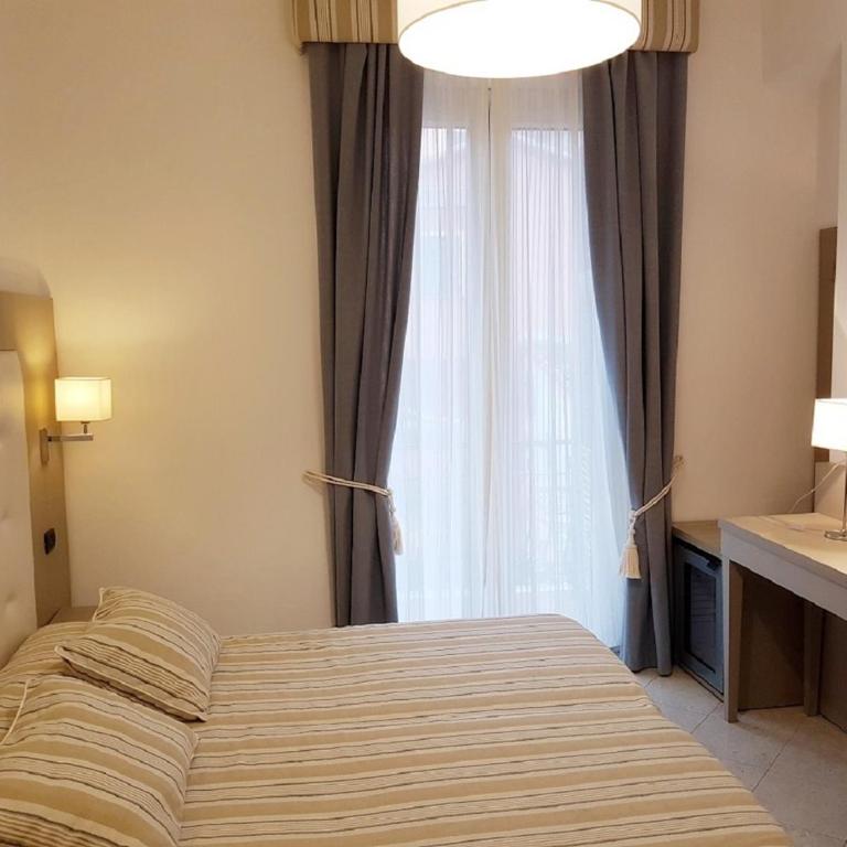 Albergo Degli Amici - Camera Standard Matrimoniale/Doppia con Letti Singoli con Balcone - 4