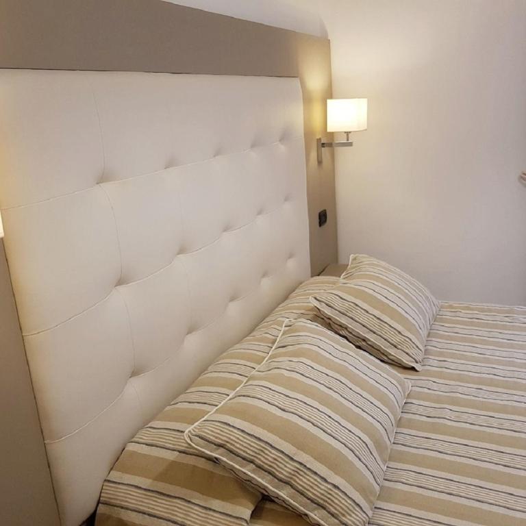 Albergo Degli Amici - Camera Standard Matrimoniale/Doppia con Letti Singoli con Balcone - 1
