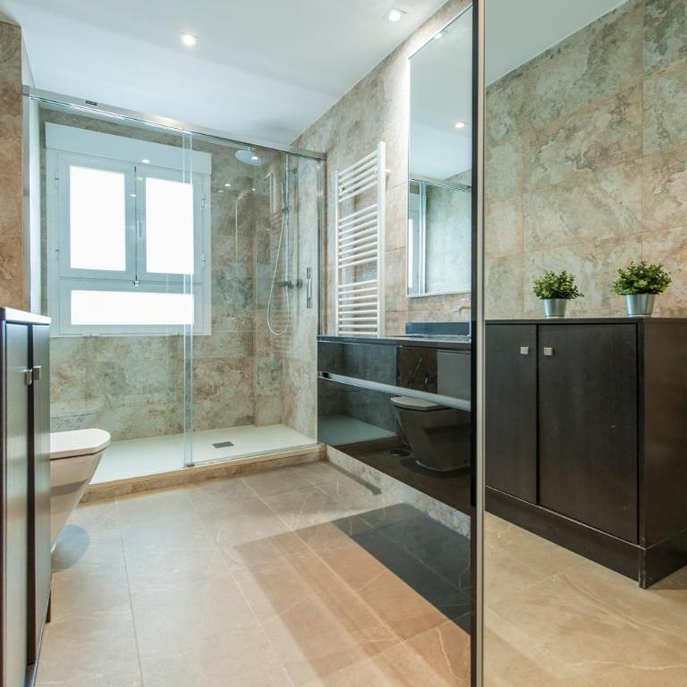 Apartamento Plaza de Castilla II - Urbano con Estilo y Funcional - Apartment - 28
