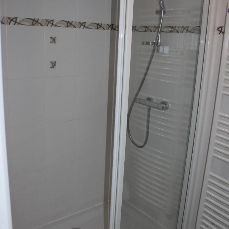 Hotel restaurant MARTINEZ - Chambre Simple Standard - 4