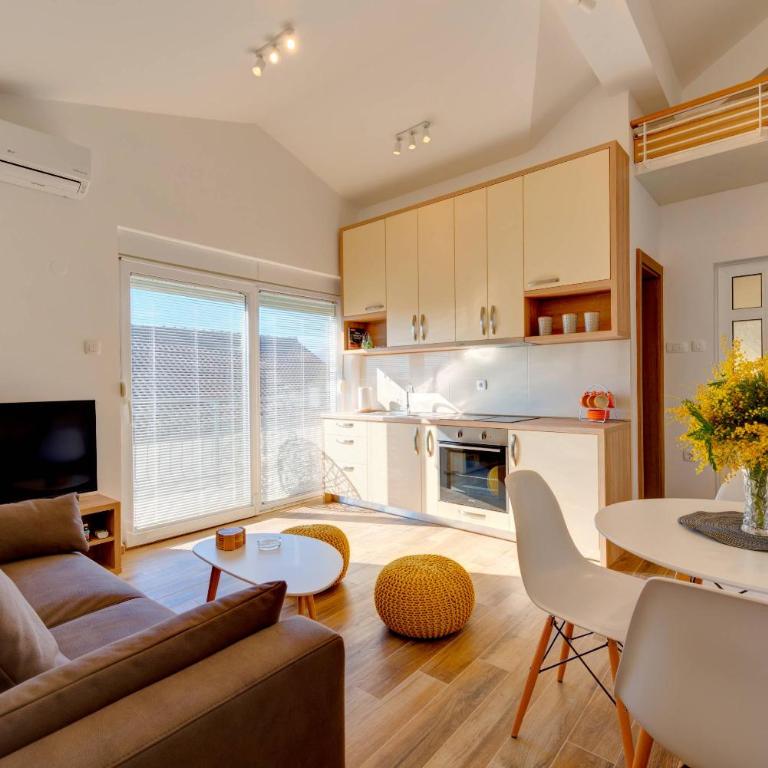 42° North Apartments - One Bedroom Apartment with Partial Sea View - 1