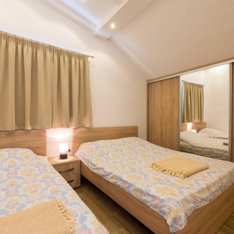 42° North Apartments - One Bedroom Apartment with Partial Sea View - 12