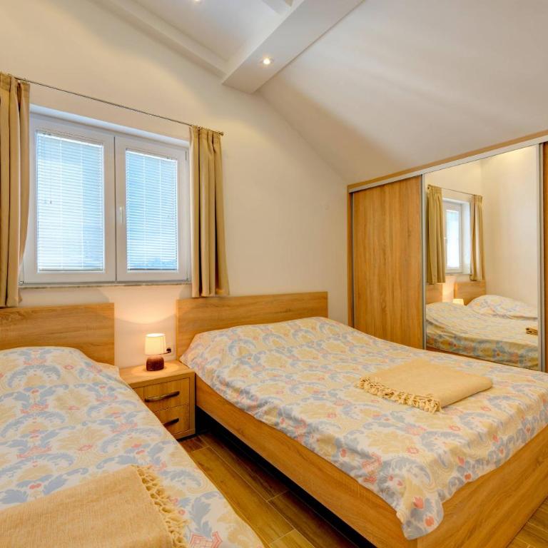 42° North Apartments - One Bedroom Apartment with Partial Sea View - 13