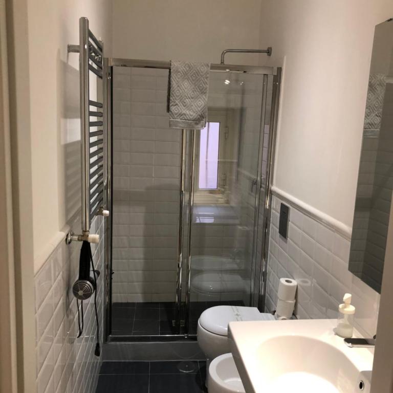 Spazio Cavour Guesthouse - Camera Deluxe (2 Adulti + 1 Bambino) - 4