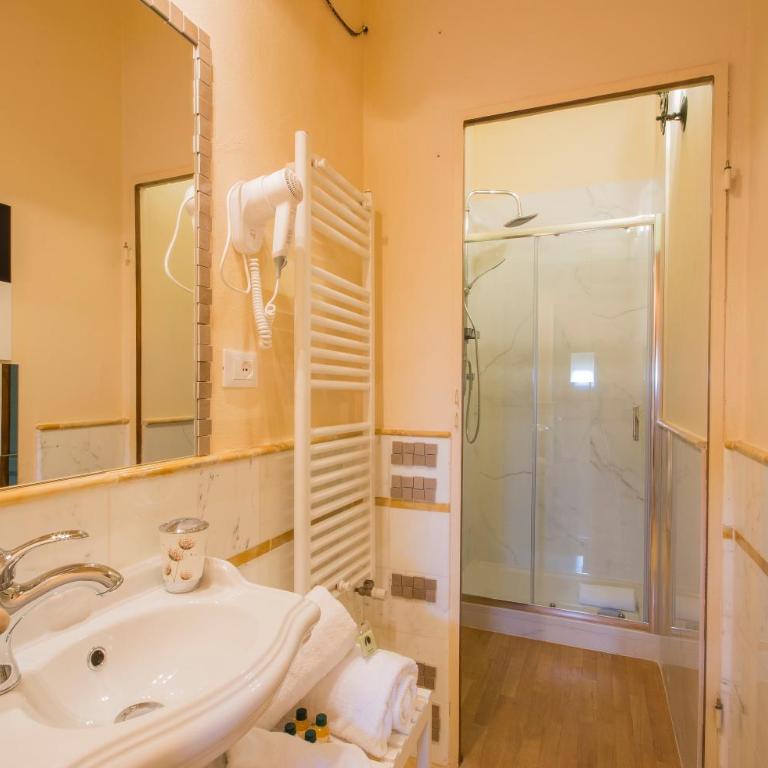 Villa Sant’Andrea - Ampia Camera Matrimoniale/Doppia con Letti Singoli - 1
