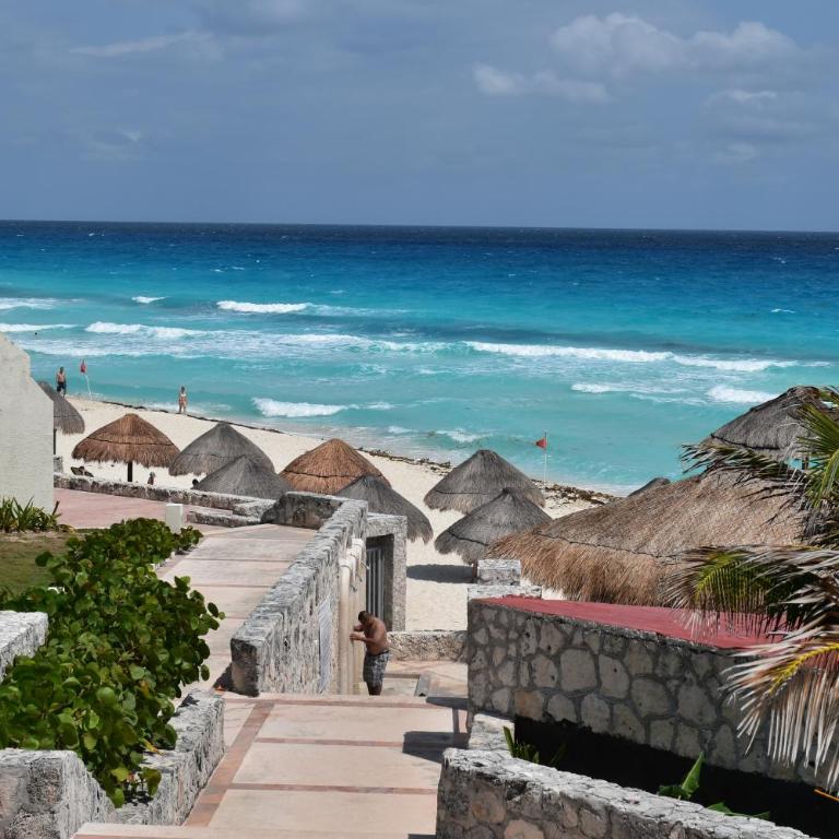 Solymar Condo Beach Resort by Casago - King Suite with Pool View - 23