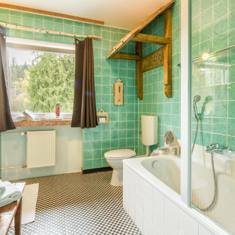Zur Schönen Aussicht Hotel garni - Doppelzimmer mit Gemeinschaftsbad - 1