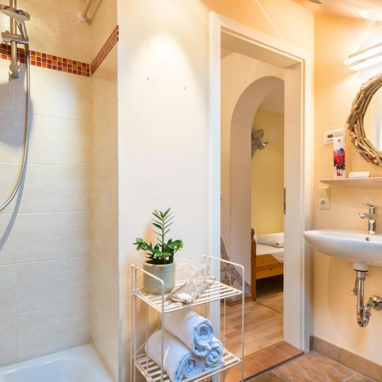 Zur Schönen Aussicht Hotel garni - Dreibettzimmer - 1