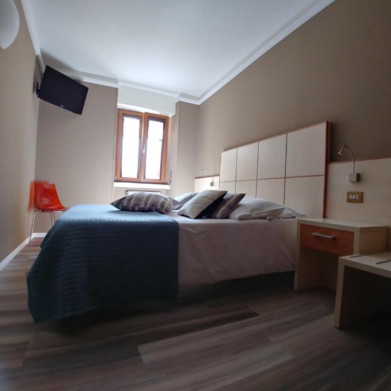 Albergo Aurora - Camera Matrimoniale/Doppia con Letti Singoli - 10