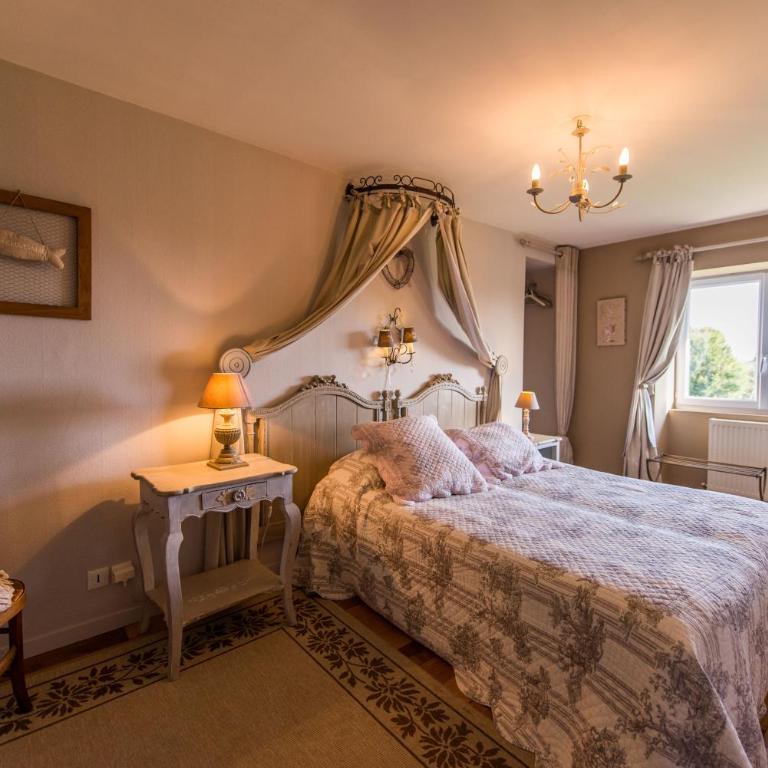 Chambres d'hotes Saint Malo La Barbinais Bed&Breaksfast - Chambre Double avec Salle de Bains Privative - 1