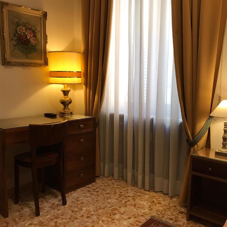 Nori Guest House - Camera Tripla con Bagno in Comune - 1