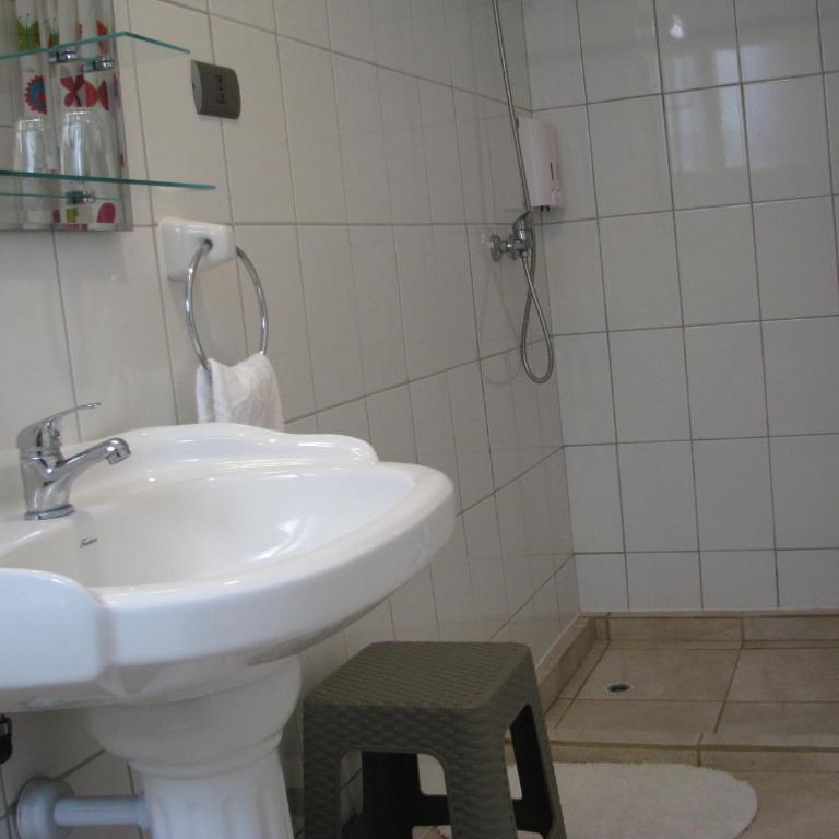 Portal Austral - Habitación Doble con baño privado - 1 o 2 camas - 6