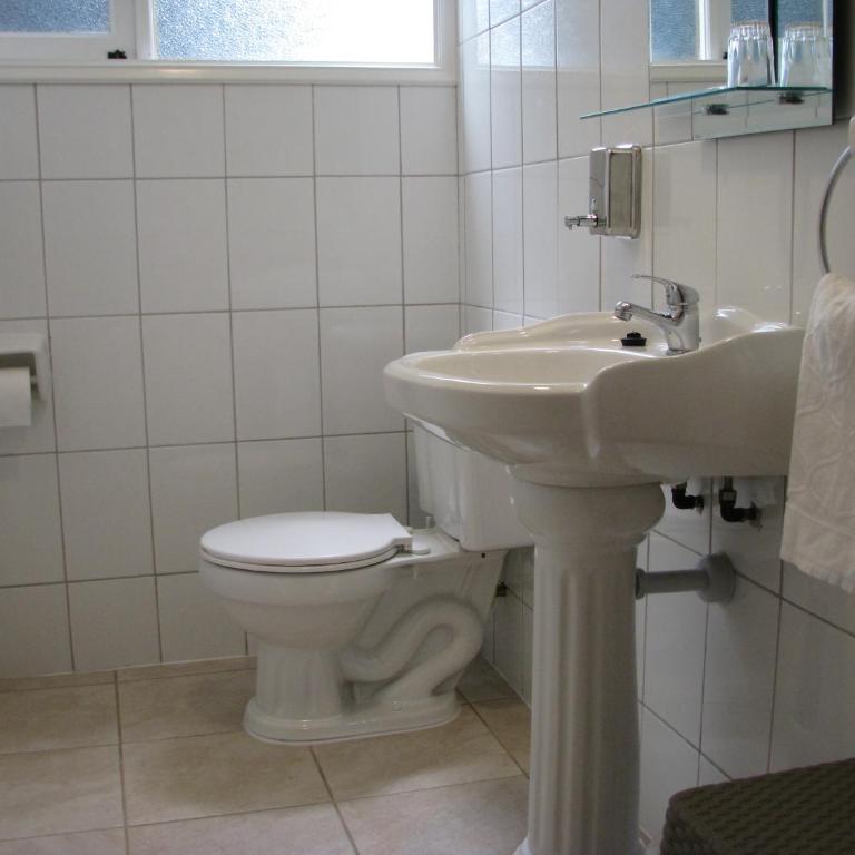 Portal Austral - Habitación Doble con baño privado - 1 o 2 camas - 7