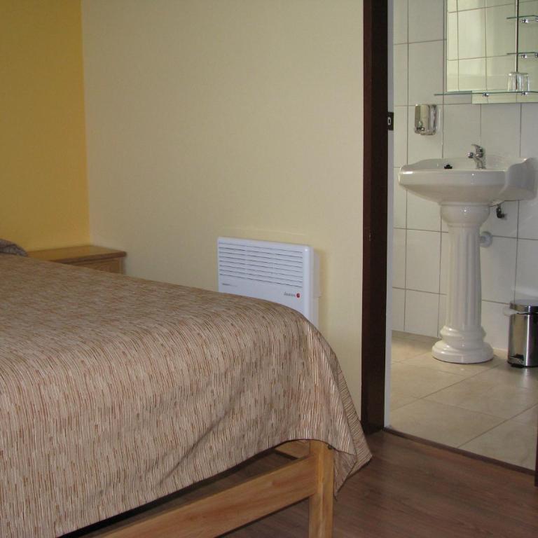 Portal Austral - Habitación Doble con baño privado - 1 o 2 camas - 1