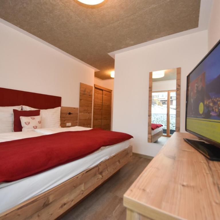 Apart Laudes - Appartement 3 Chambres avec Balcon et Vue sur les Montagnes - 4