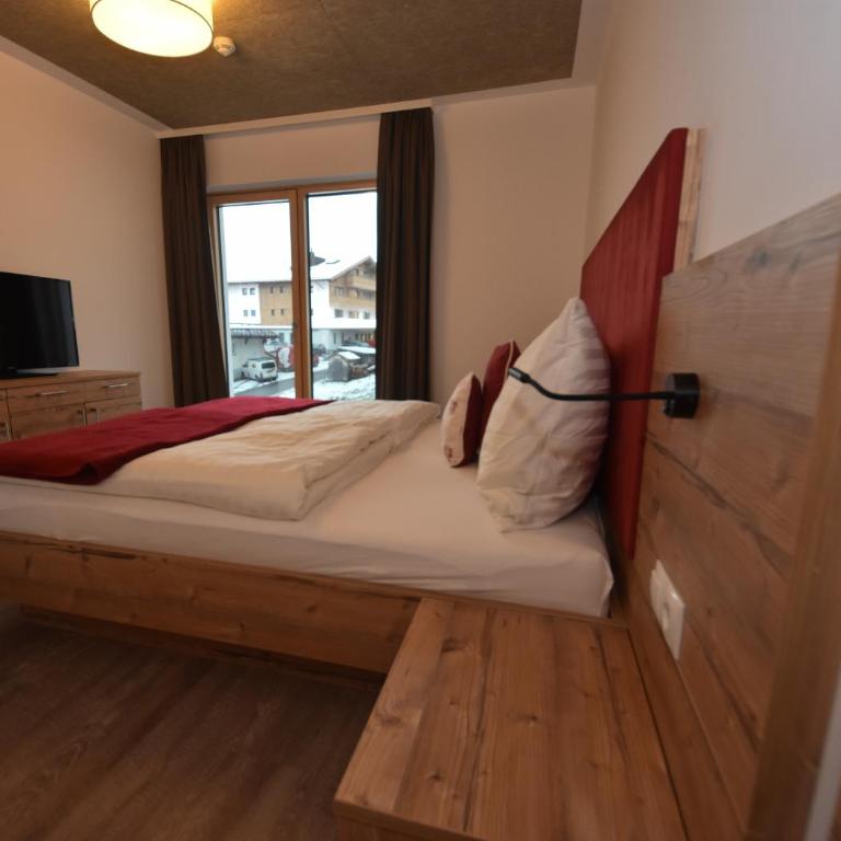 Apart Laudes - Appartement 3 Chambres avec Balcon et Vue sur les Montagnes - 7