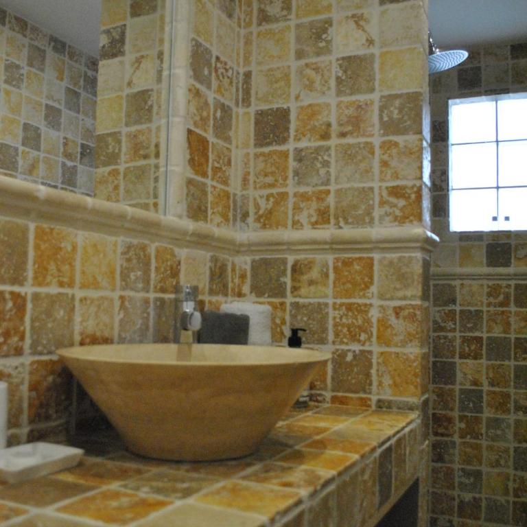 Maison l'Etrier - Chambre Double - Vue sur Piscine - 1
