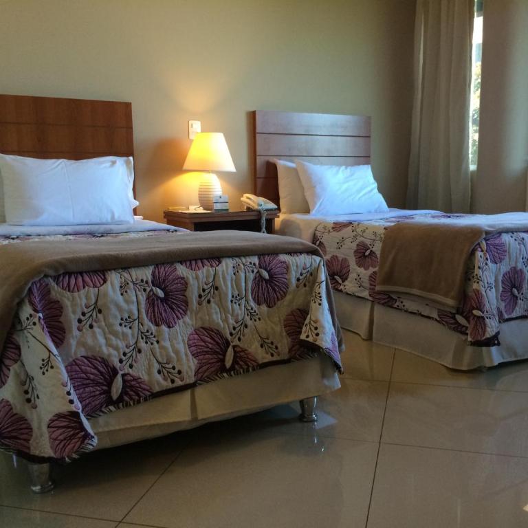 Convair Hotel - Standard Twin Room - 3