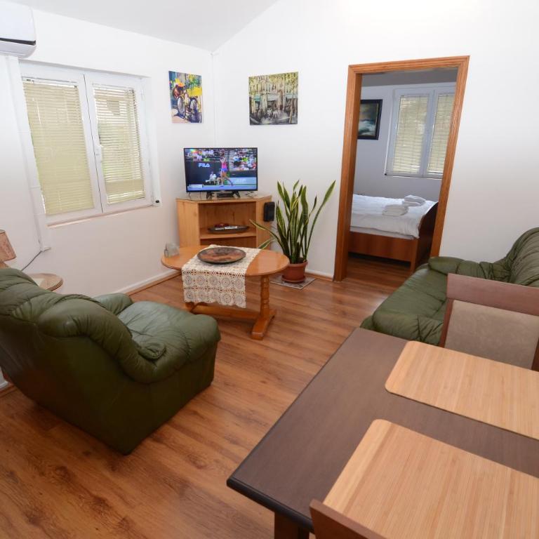 Maritimo Apartments - One-Bedroom Apartment - 19