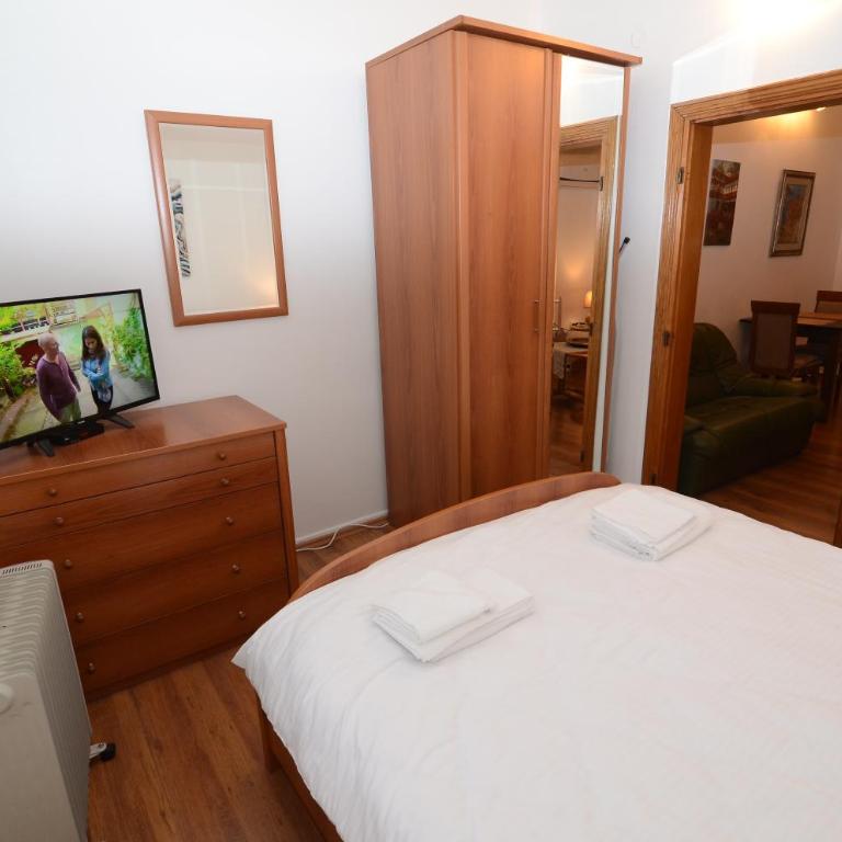 Maritimo Apartments - One-Bedroom Apartment - 15