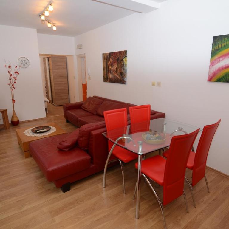 Maritimo Apartments - One-Bedroom Apartment - 17